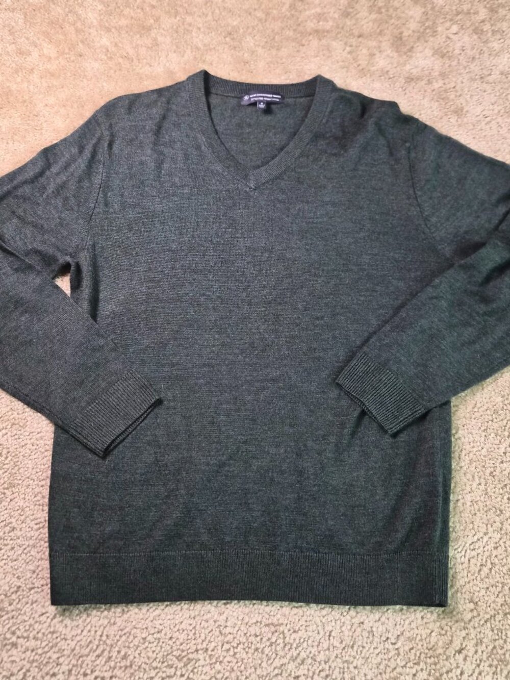 HART SCHAFFNER MARX Mens V Neck Pullover Merino Wool Sweater Size Medium F984